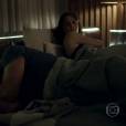 Em "Verdades Secretas", Carolina (Drica Moraes) começa a desconfiar de Angel (Camila Queiroz) e Alex (Rodrigo Lombardi)