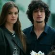Em "Verdades Secretas", Alex (Rodrigo Lombardi) diz para Angel (Camila Queiroz) que Gui (Gabriel Leone) pode estar desconfiado dos dois