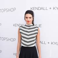 Kendall Jenner, Bruna Marquezine e mais famosas que arrasam com looks preto e branco!