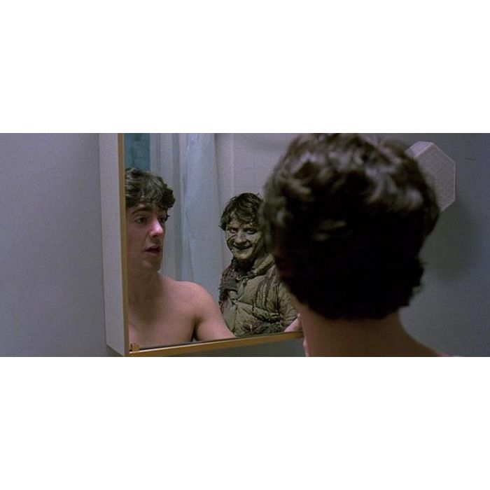  E olhar pro espelho com medo de ver alguma coisa estranha? 