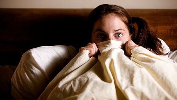 Quarto escuro, filmes de terror e baratas voadoras: 15 medos que todo mundo já sentiu na vida!