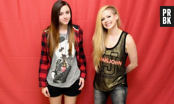 Já Avril Lavigne foi mais bondosa e cobrou R$ 800 no Meet & Greet, só que nem encostou em seus fãs! #fail