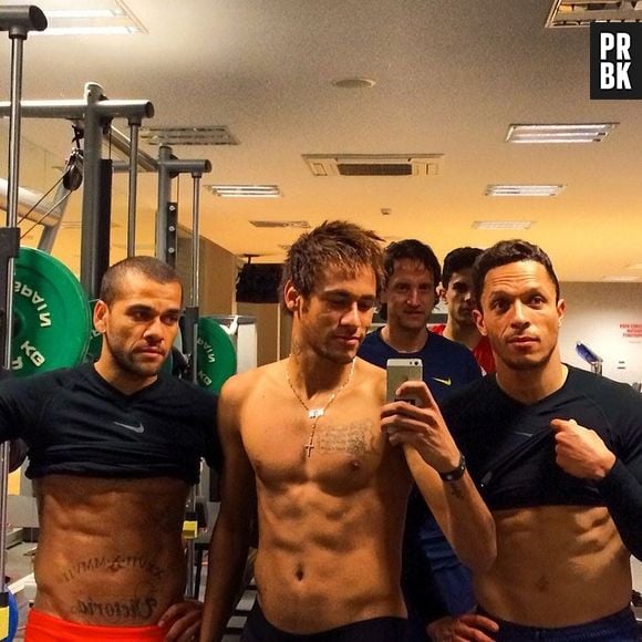 Neymar Jr. junta a galera do futebol para aquela selfie na academia