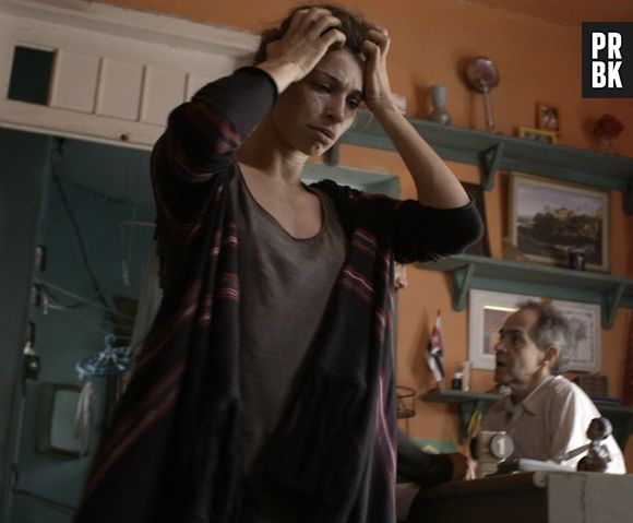 Na novela "Verdades Secretas", Larissa (Grazi Massafera) vai sofrer abuso sexual e é ignorada por Roy (Flavio Tolezani)