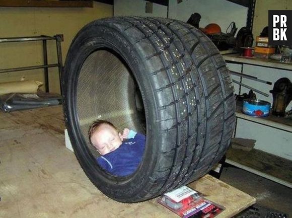 Esse aí encontrou um lugar para dormir sem ninguém perturbar