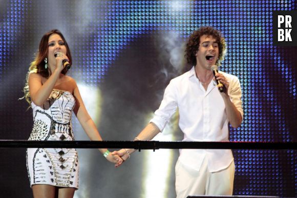 Sam Alves cantou com Marcela Bueno no Réveillon da Avenida Paulista, em São Paulo