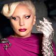 Em "American Horror Story: Hotel", Lady Gaga (Condessa Elizabeth) usa sua terrível luva prateada!