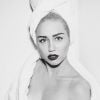 Miley Cyrus polemizou mais aindas no ensaio com Mario Testino