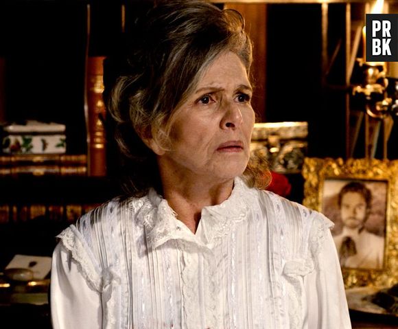 Em "Além do Tempo", Vitória (Irene Ravache) fica assustada com revelação