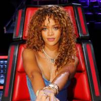 No "The Voice US": Rihanna aparece em primeiras imagens oficiais como conselheira dos jurados!