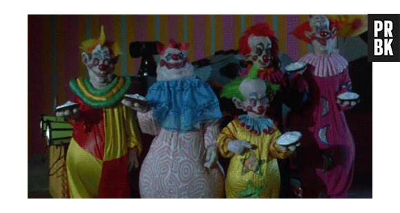 Brincadeira com um toque de terror é a cara de Gêmeos, os palhaços do Halloween