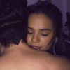 Bruna Marquezine e Tiago Iorc aparecem pelados em clipe da música "Amei Te Ver"
