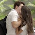 Em "Malhação", Rodrigo (Nicolas Prattes) tem recaída e dá beijão em Luciana (Marina Moschen)