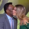 Ao lado de Pelé, Fernanda Lima em Zurique na Suiça durante homenagem a jogadores brasileiros