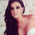 Mariana Rios posa sensualmente para marca de lingerie