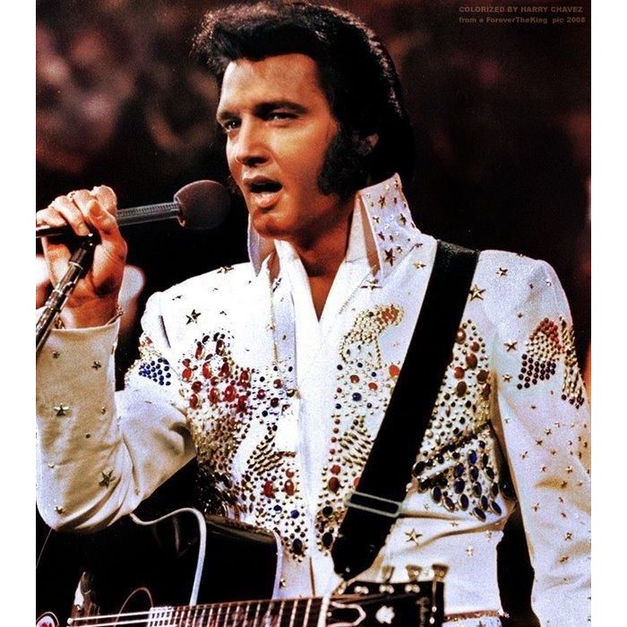 &quot;Elvis Presley não morreu&quot;! Você com certeza já ouviu isso alguma vez. Para muitos fãs, o astro do rock continua vivinho da silva!