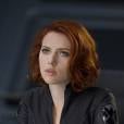 O visual da Viúva Negra (Scarlett Johansson) em "Os Vingadores - The Avengers" (2012) até se parece um pouco com o do segundo filme da franquia, né?