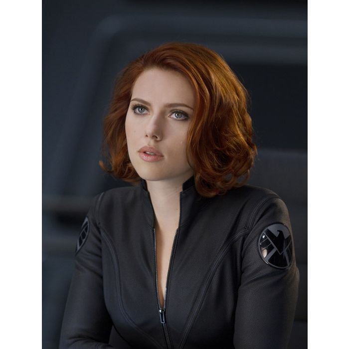 O visual da Viúva Negra (Scarlett Johansson) em &quot;Os Vingadores - The Avengers&quot; (2012) até se parece um pouco com o do segundo filme da franquia, né?