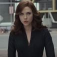Viúva Negra (Scarlett Johansson) aparece com as madeixas mais compridas em "Capitão América 3: Guerra Civil" (2016)