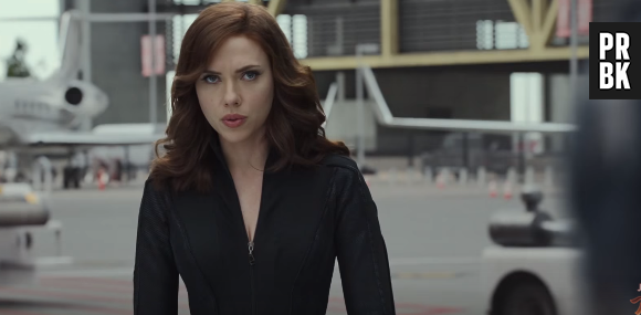 Viúva Negra (Scarlett Johansson) aparece com as madeixas mais compridas em "Capitão América 3: Guerra Civil" (2016)