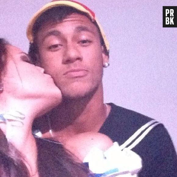 Término do namoro de Neymar e Bruna Marquezine vira pauta no programa de Sônia Abrão e gera tumulto no Twitter, nesta terça-feira, 14 de janeiro de 2013