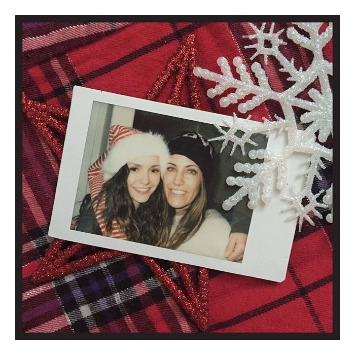 Nina Dobrev posta fotos de seu Natal precoce no Instagram