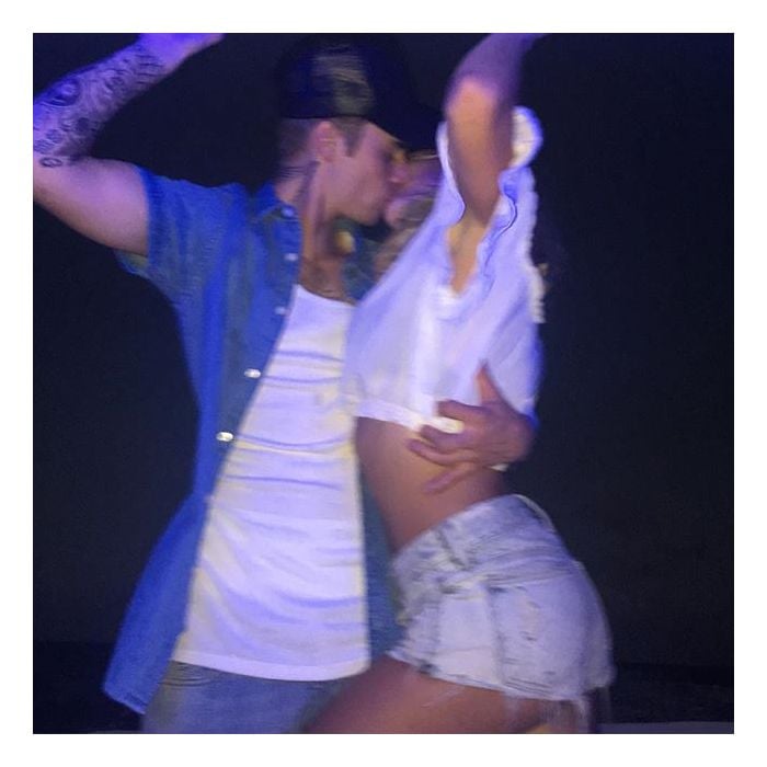 Nas redes sociais, Justin Bieber já publicou inúmeras fotos acompanhado da modelo. Será que é namoro mesmo?