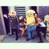 Saca só a Bruna Marquezine abraçando um dos Minions! Que fofa!