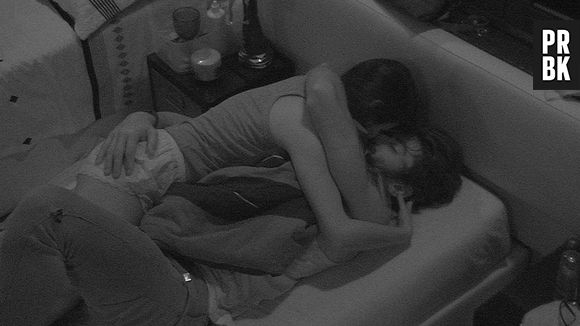 Primeiro beijo de Renan e Munik no "BBB16" rolou após a festa Dobraduras