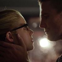 Em "Arrow": na 4ª temporada, Oliver (Stephen Amell) e Felicity terminam noivado!