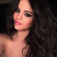 Selena Gomez está sempre arrasando com suas maquiagens