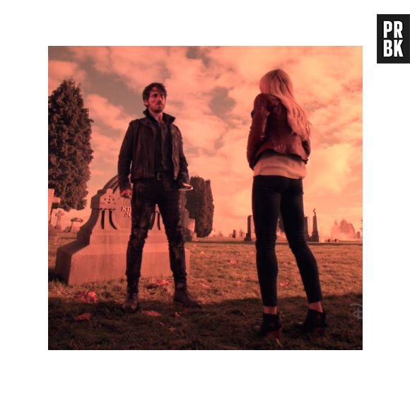 Em "Once Upon A Time": na 5ª temporada, Emma (Jennifer Morrison) vê miragem de Hook (Colin O'Donoghue)