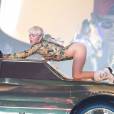 Miley Cyrus começou a "Bangerz Tour" no Canadá