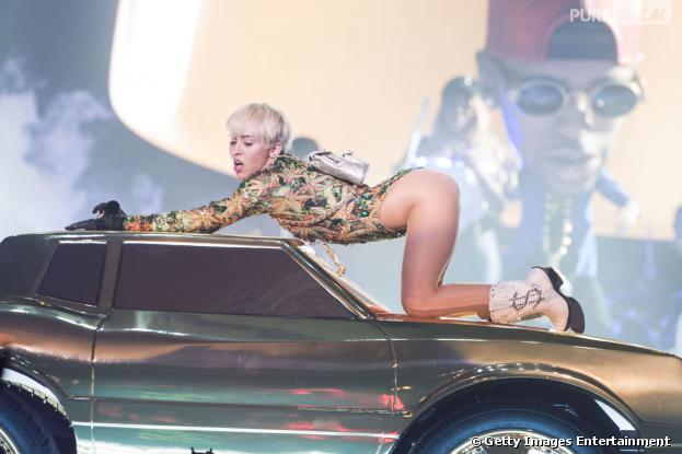 Miley Cyrus começou a "Bangerz Tour" no Canadá