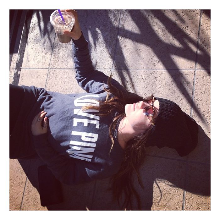 Lucy Hale curtindo o sol de Los Angeles no Instagram!