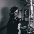 Em estúdio, Lucy Hale gravando seu mais novo projeto "Road Between"