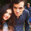 Casal na série e amigos na vida real: Lucy Hale e Ian Harding no Instagram