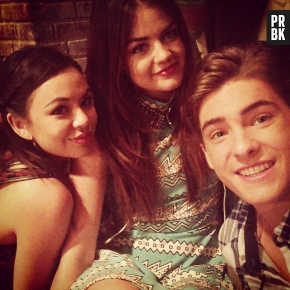 Colegas de elenco em "Pretty Little Liars": Lucy Hale, Janel Parrish e Cody Christian