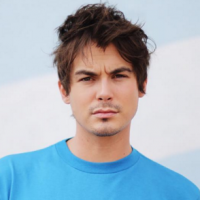 De "Pretty Little Liars": Tyler Blackburn, o Caleb, posta foto pelado no Instagram e fãs piram!