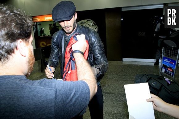 David Beckham recebeu uma camisa do Flamengo, durante sua chegada no Rio