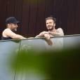 David Beckham aparece sem camisa na sacada da varanda do hotel Fasano, na tarde desta quinta-feira, 6 de março de 2014