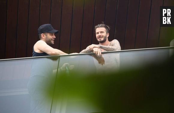 David Beckham aparece sem camisa na sacada da varanda do hotel Fasano, na tarde desta quinta-feira, 6 de março de 2014