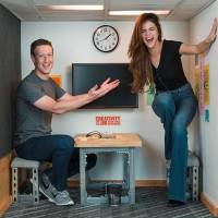 Selena Gomez e Mark Zuckerberg, dono do Instagram, se encontram e posam juntos! Confira