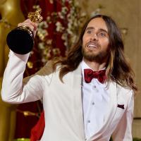 Jared Leto cai de escada e quebra estatueta do Oscar 2014