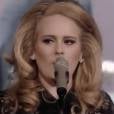 Adele se diverte com um cara querendo voltar para ela em "Rumor Has It"
