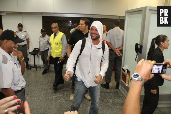 Ricky Martin desembarcou no Rio de Janeiro na noite deste domingo, 9