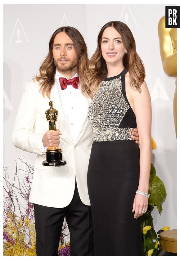 Cabelo de Jared Leto foi parar na cabeça de Anne Hathaway