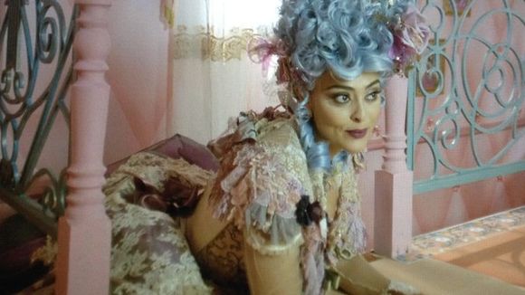 Juliana Paes surge de cabelo azul em 1ª foto da novela "Meu Pedacinho de Chão"