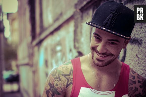 Felipe está no ar como o mordomo Wagner de "Amor à Vida"