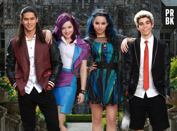 Em "Descendentes 2", Mal (Dove Cameron), Evie (Sofia Carson), Jay (Booboo Stewart) e Carlos (Cameron Boyce) são confirmados, além de novos personagens